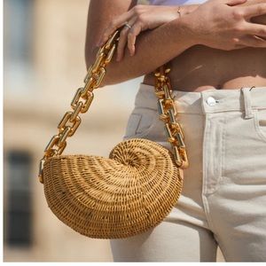 Poolside Anna Conch Wicker Purse